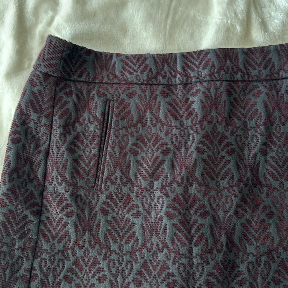 LOFT MINI EMBROIDERED DETAIL SKIRT SIZE 12 - Picture 2 of 3